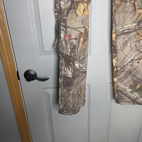 UNDER ARMOUR Women's All Season Gear REALTREE Hunting Pant Scent Control Size 10 - Picture 3 of 10